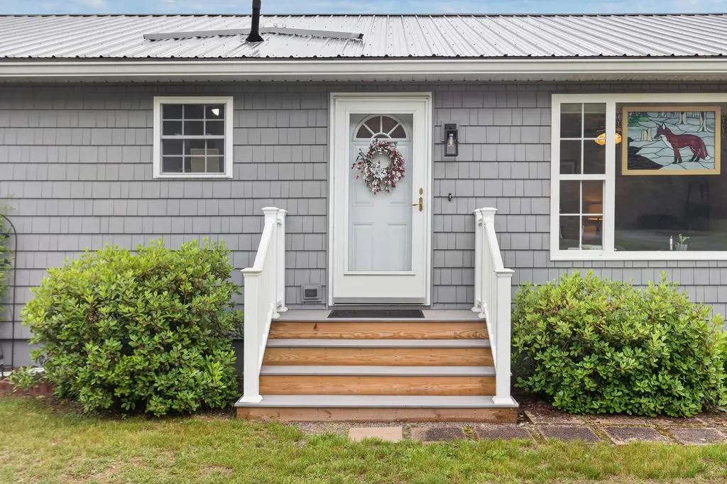 14 Autumn Lane Lincoln ME 04457