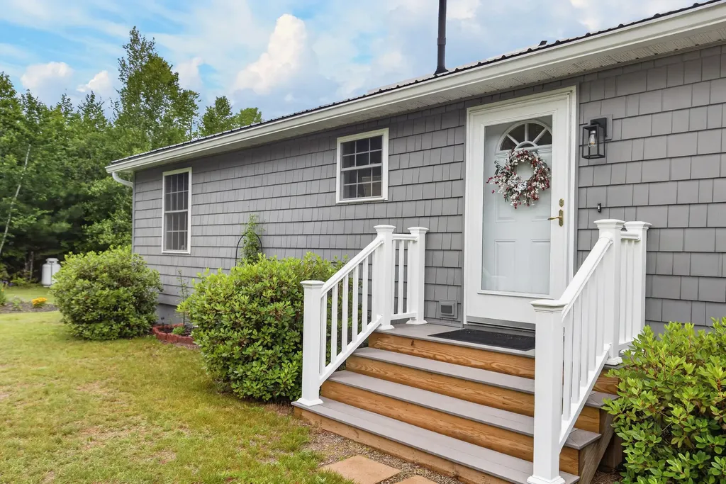 14 Autumn Lane Lincoln ME 04457