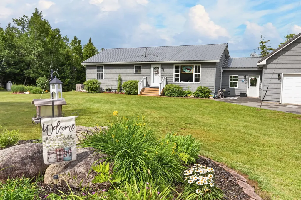 14 Autumn Lane Lincoln ME 04457