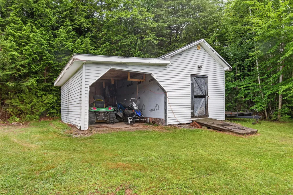 14 Autumn Lane Lincoln ME 04457