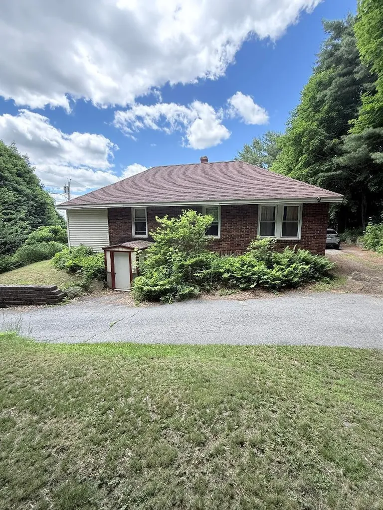 64 Oxford Street Augusta ME 04330