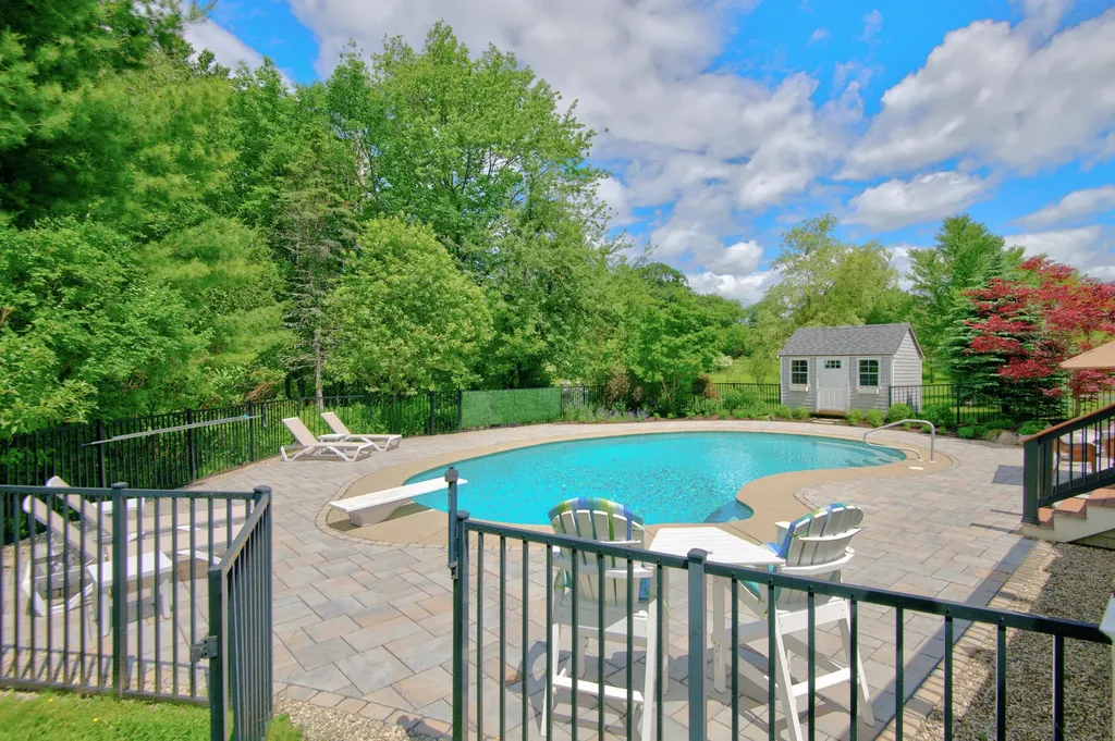 11 Cole Field Road Cape Elizabeth ME 04107