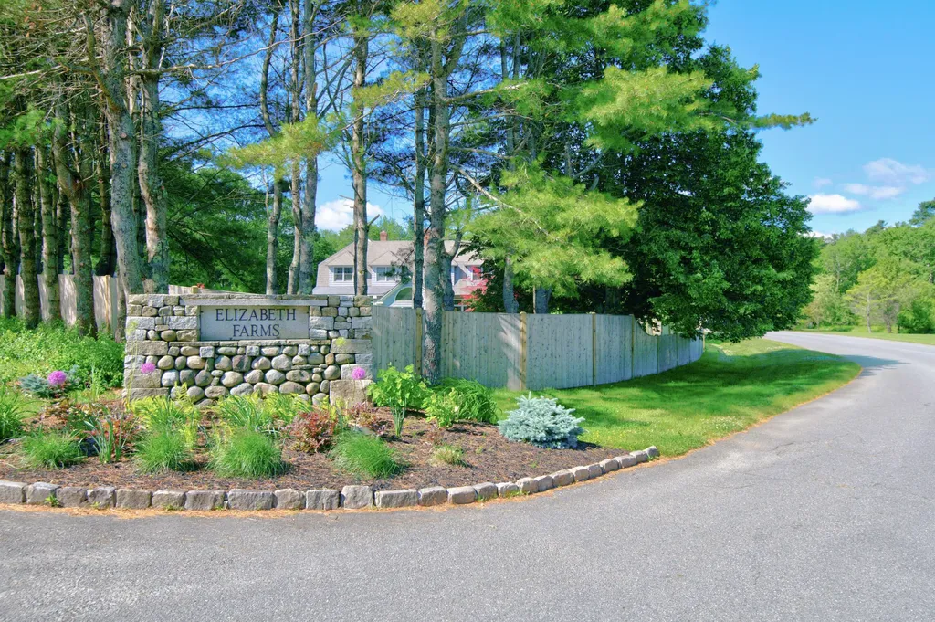 11 Cole Field Road Cape Elizabeth ME 04107