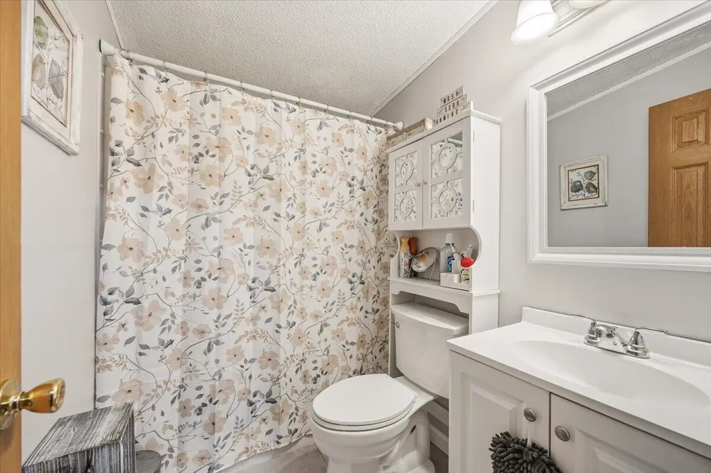 271 Mountain Road Arundel ME 04046