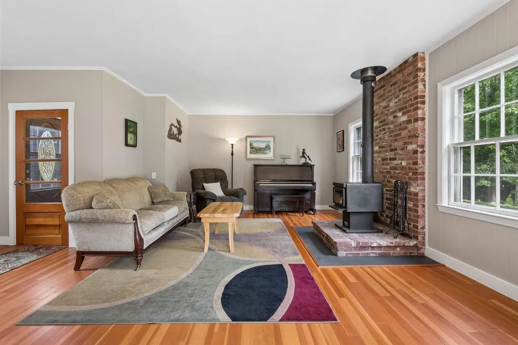 337 Route 133 Winthrop ME 04364