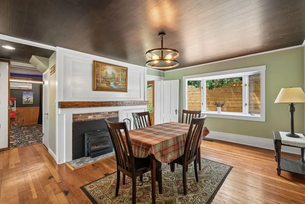337 Route 133 Winthrop ME 04364