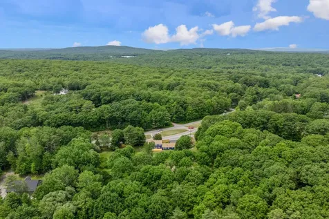 337 Route 133 Winthrop ME 04364