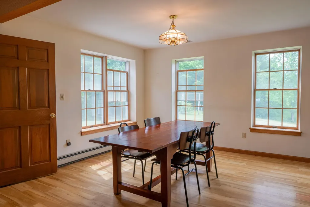 60 Oak Creek Buxton ME 04093