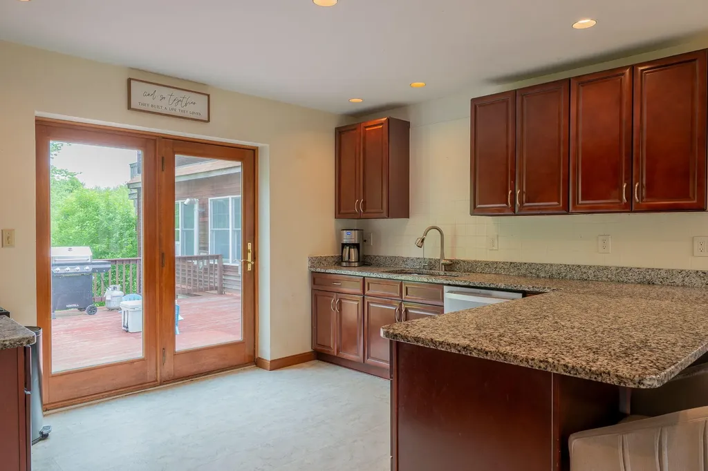 60 Oak Creek Buxton ME 04093