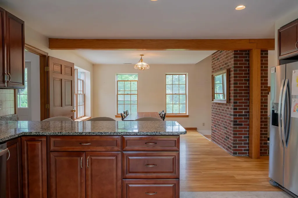 60 Oak Creek Buxton ME 04093