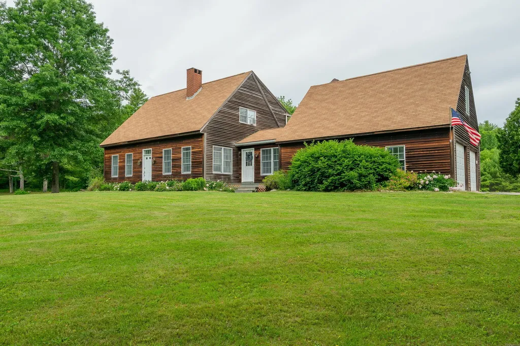 60 Oak Creek Buxton ME 04093