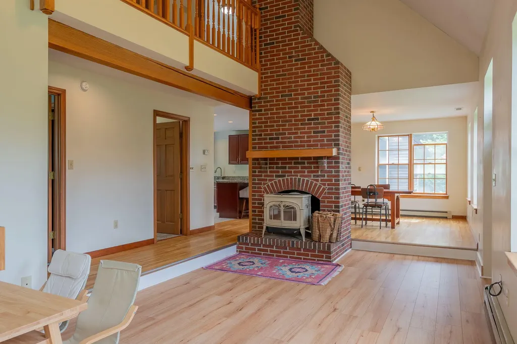 60 Oak Creek Buxton ME 04093