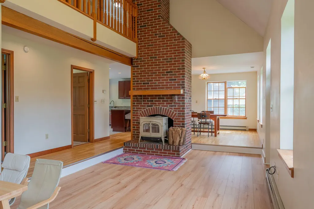 60 Oak Creek Buxton ME 04093