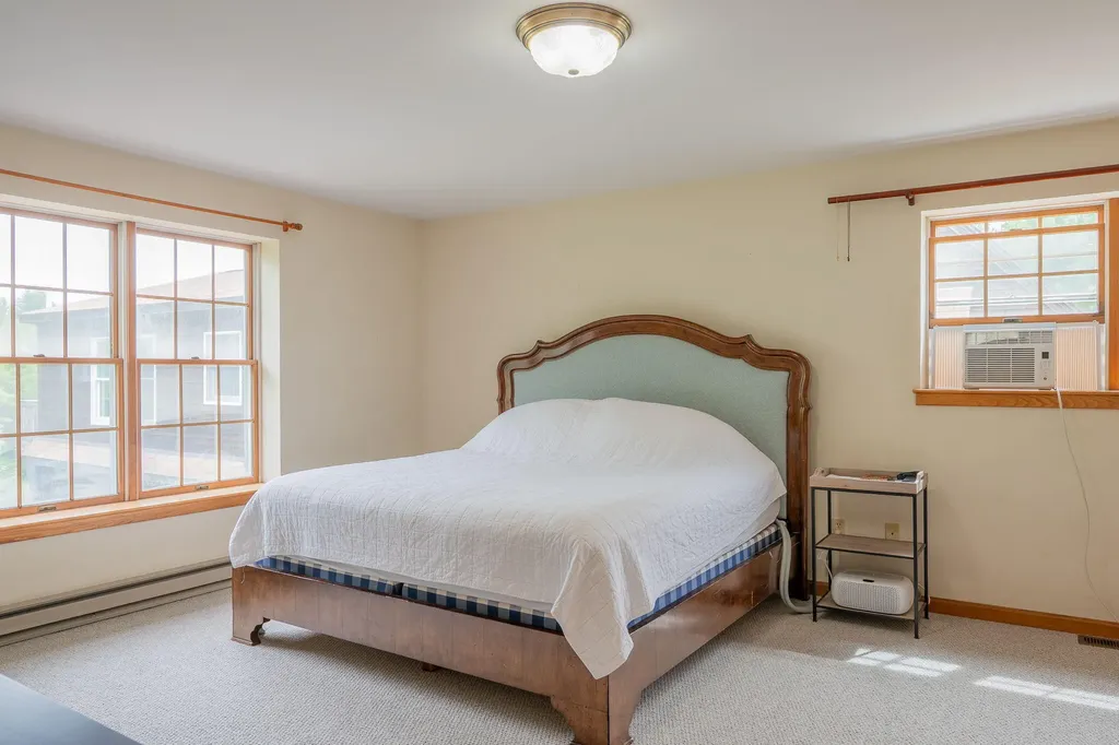 60 Oak Creek Buxton ME 04093