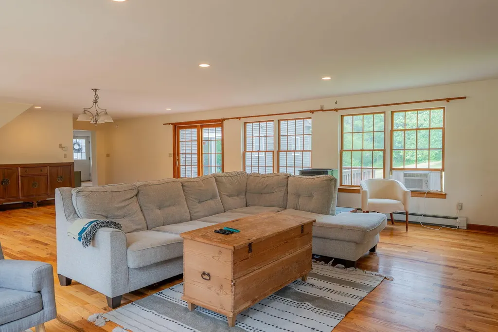 60 Oak Creek Buxton ME 04093