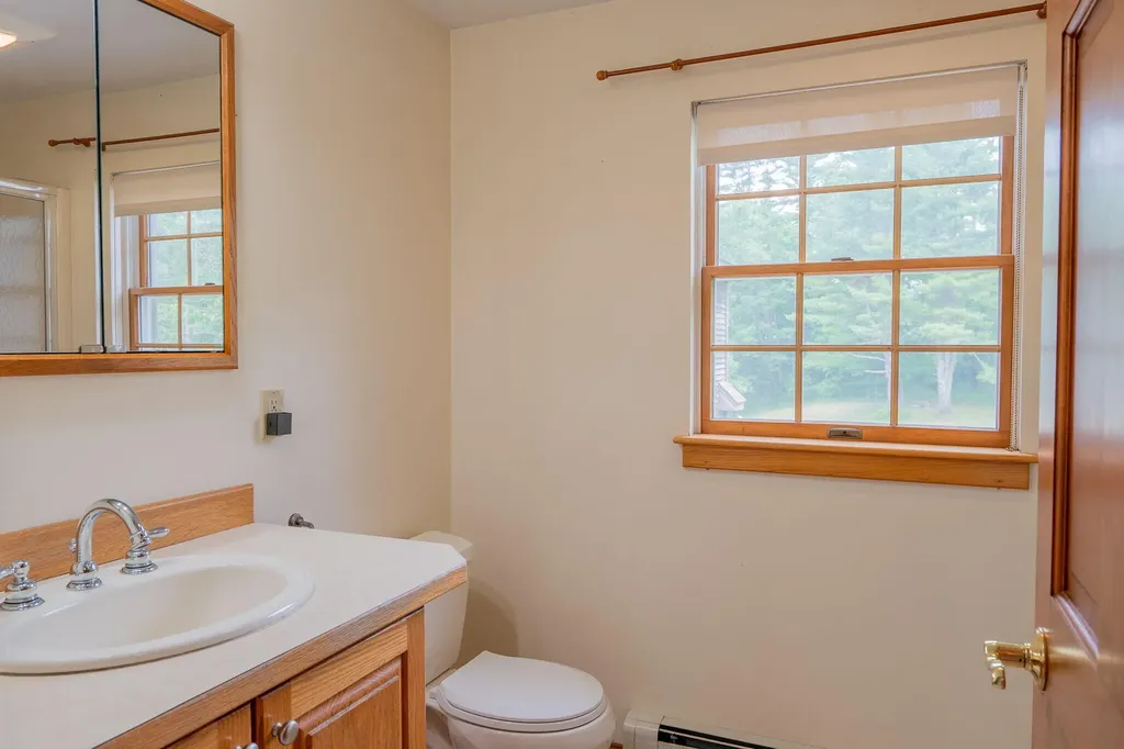 60 Oak Creek Buxton ME 04093