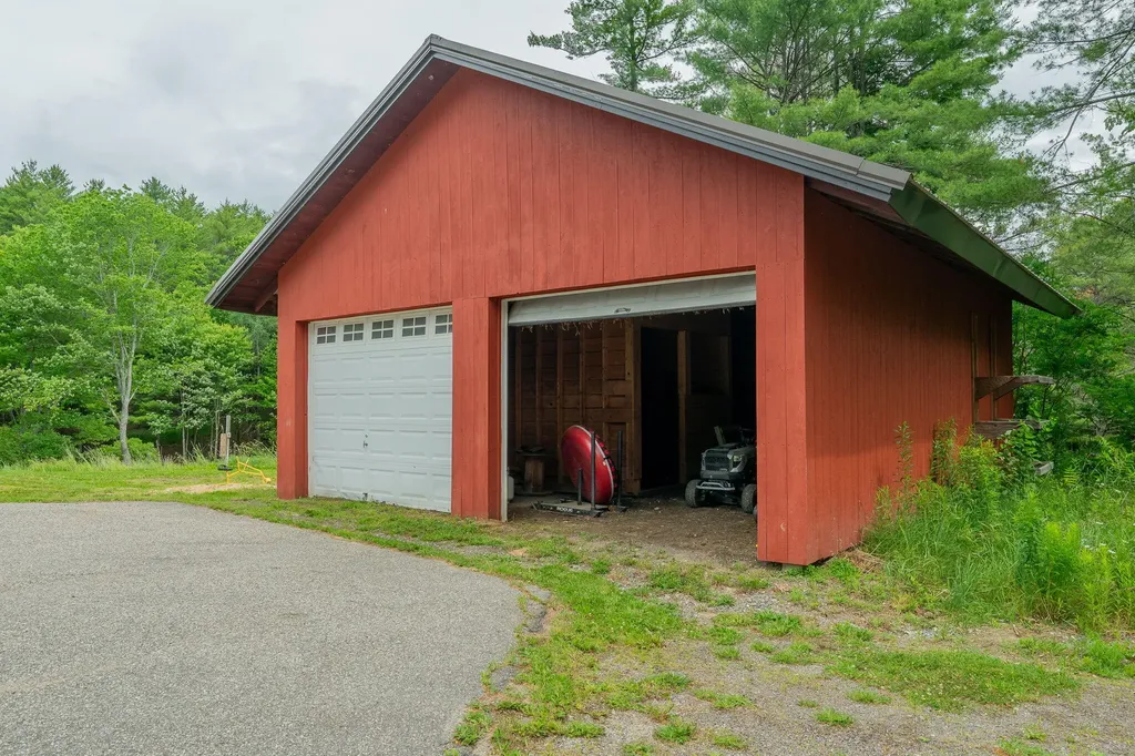 60 Oak Creek Buxton ME 04093