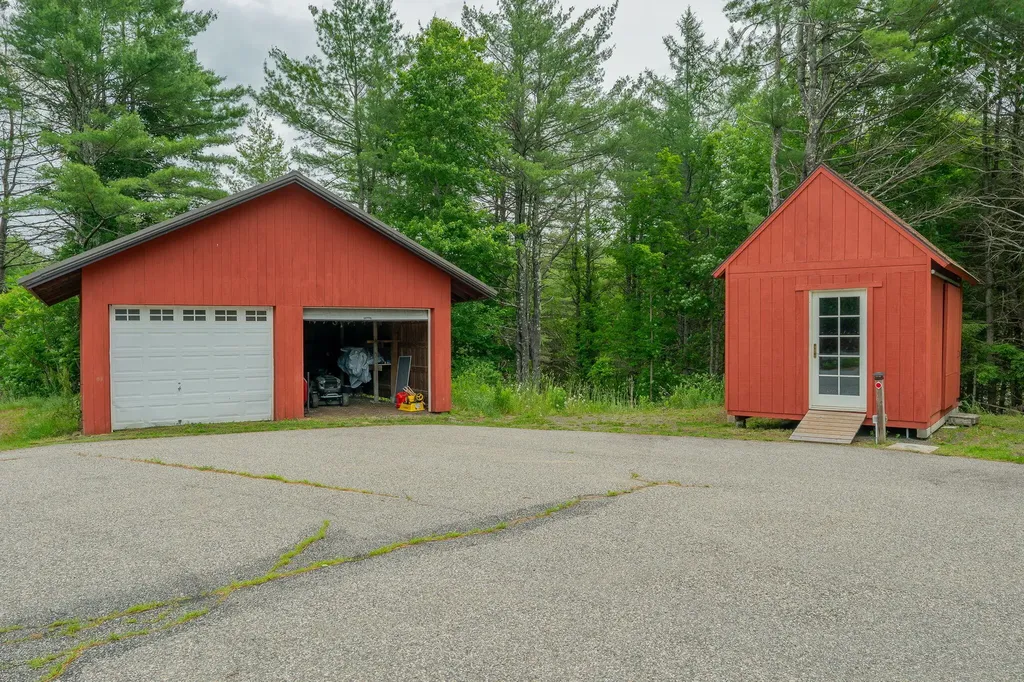 60 Oak Creek Buxton ME 04093