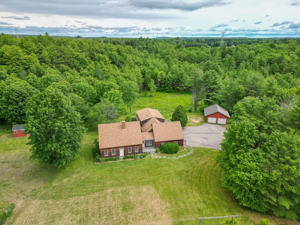 60 Oak Creek Buxton ME 04093