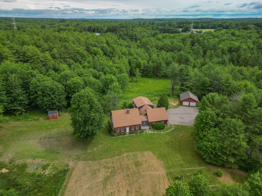 60 Oak Creek Buxton ME 04093
