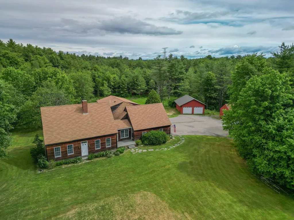 60 Oak Creek Buxton ME 04093
