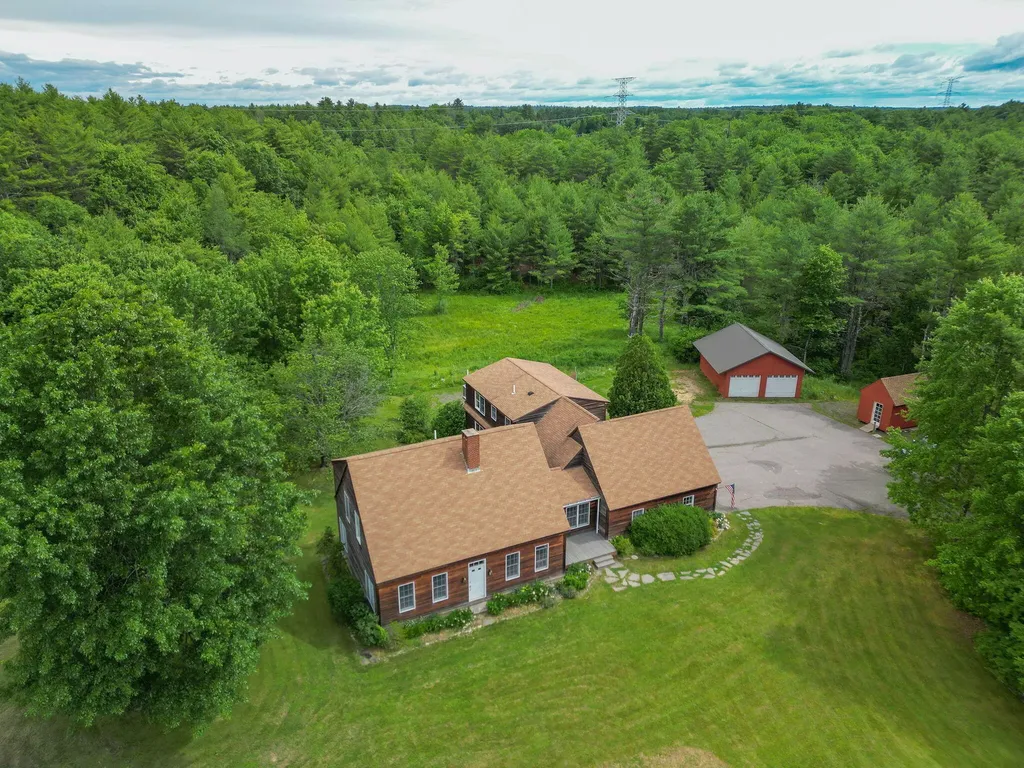 60 Oak Creek Buxton ME 04093