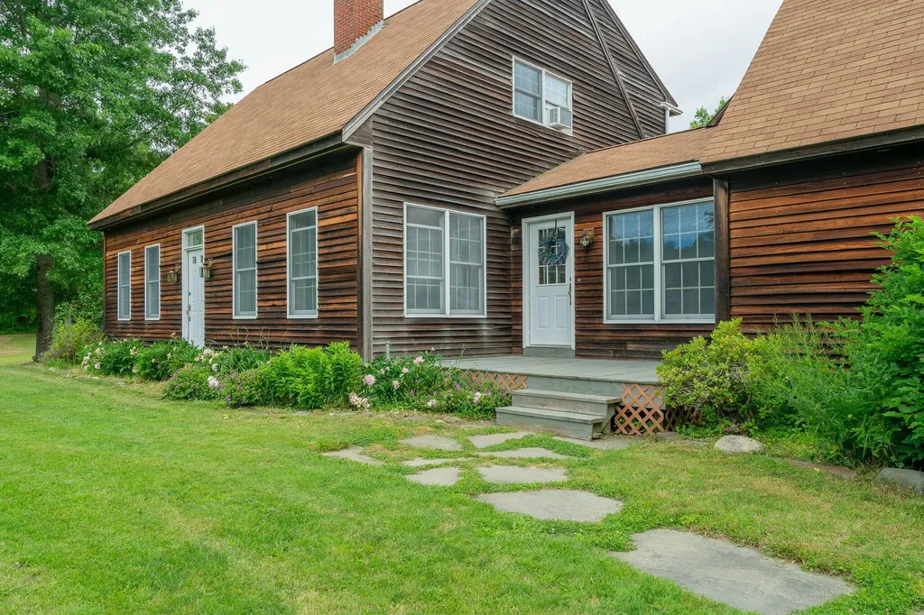 60 Oak Creek Buxton ME 04093