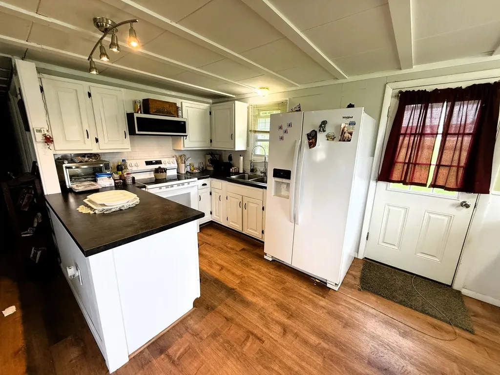 11 Depot Street Waldoboro ME 04572
