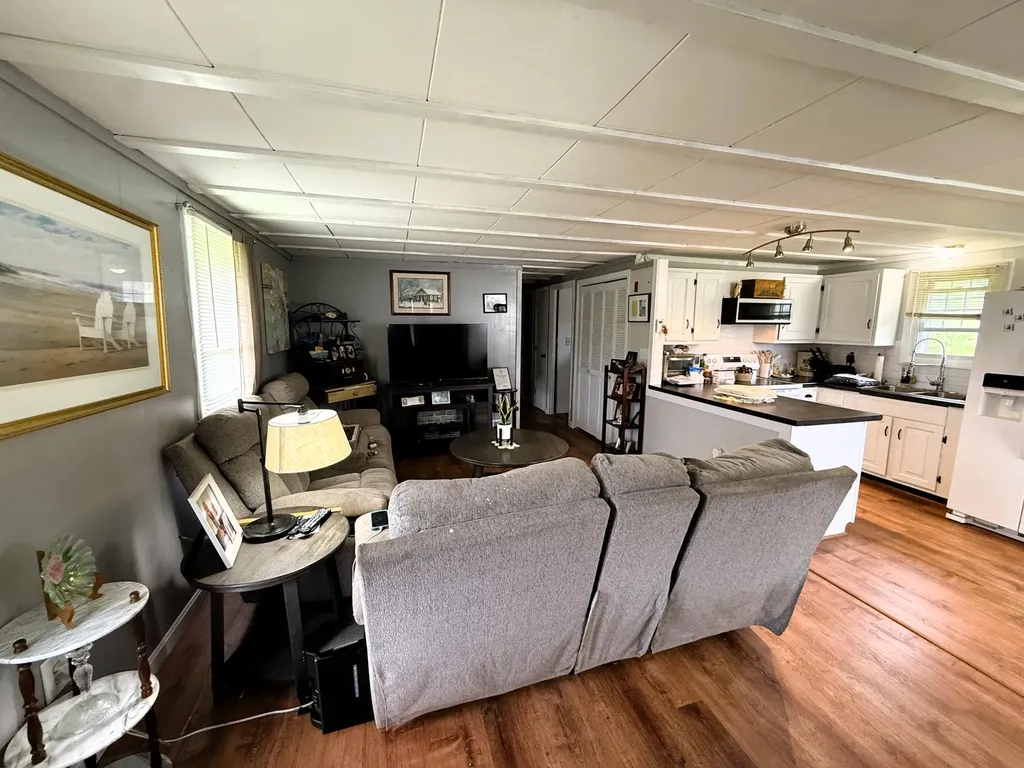 11 Depot Street Waldoboro ME 04572