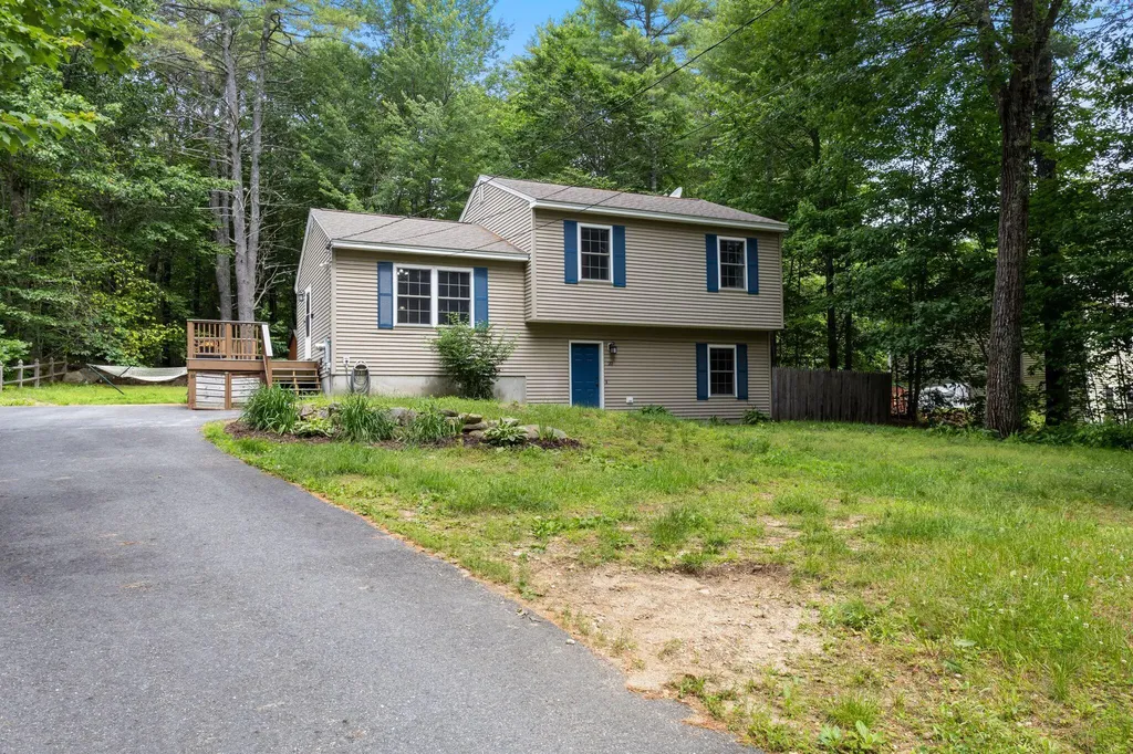 20 Swans Road Raymond ME 04071