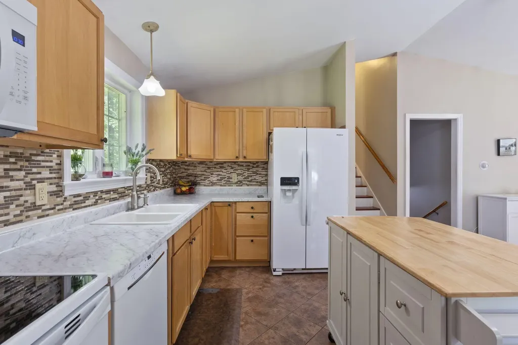 20 Swans Road Raymond ME 04071