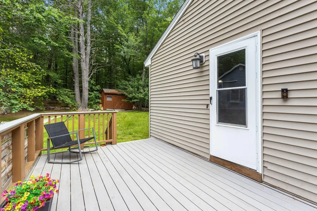 20 Swans Road Raymond ME 04071
