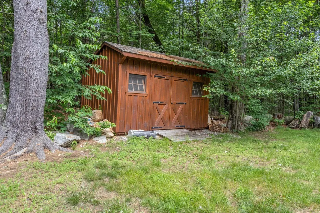 20 Swans Road Raymond ME 04071