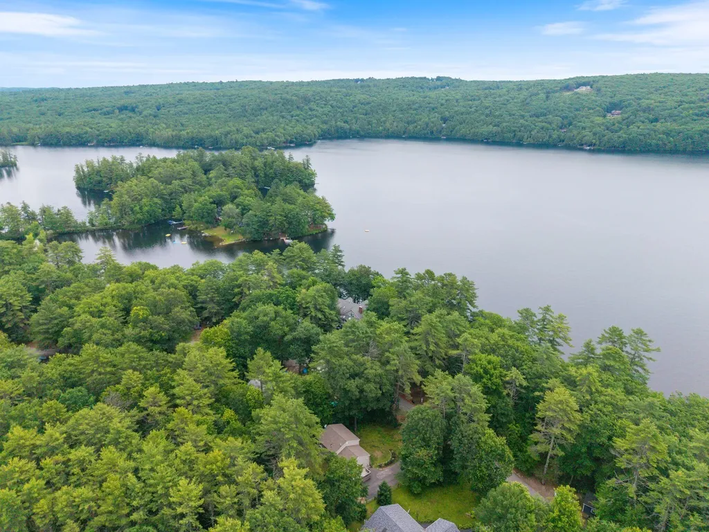 20 Swans Road Raymond ME 04071