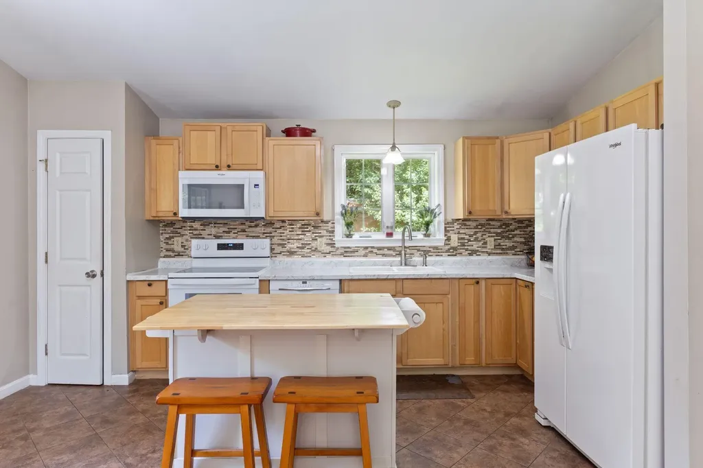 20 Swans Road Raymond ME 04071