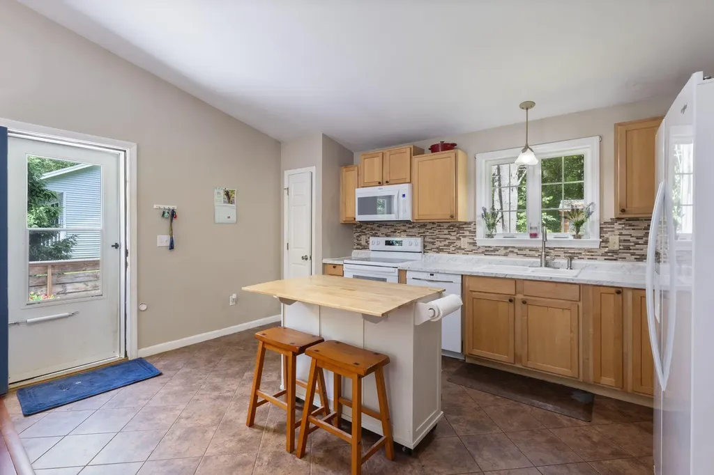 20 Swans Road Raymond ME 04071