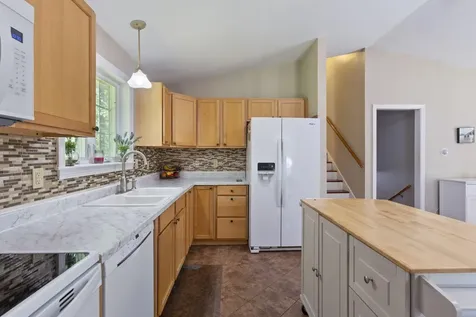 20 Swans Road Raymond ME 04071