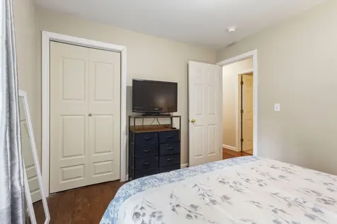 20 Swans Road Raymond ME 04071
