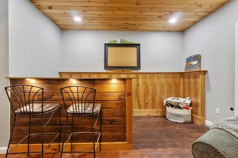 20 Swans Road Raymond ME 04071