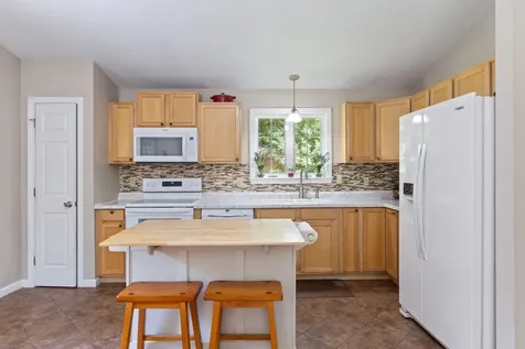 20 Swans Road Raymond ME 04071