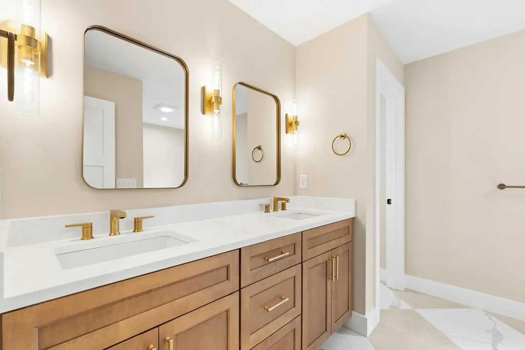 8 Salvato Lane Kennebunk ME 04043
