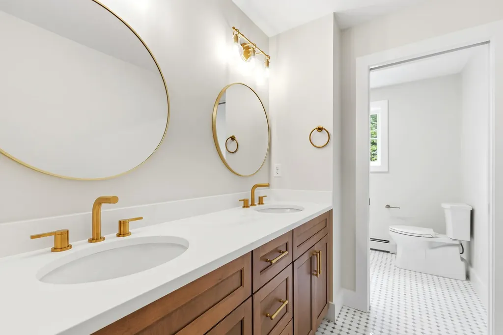 8 Salvato Lane Kennebunk ME 04043