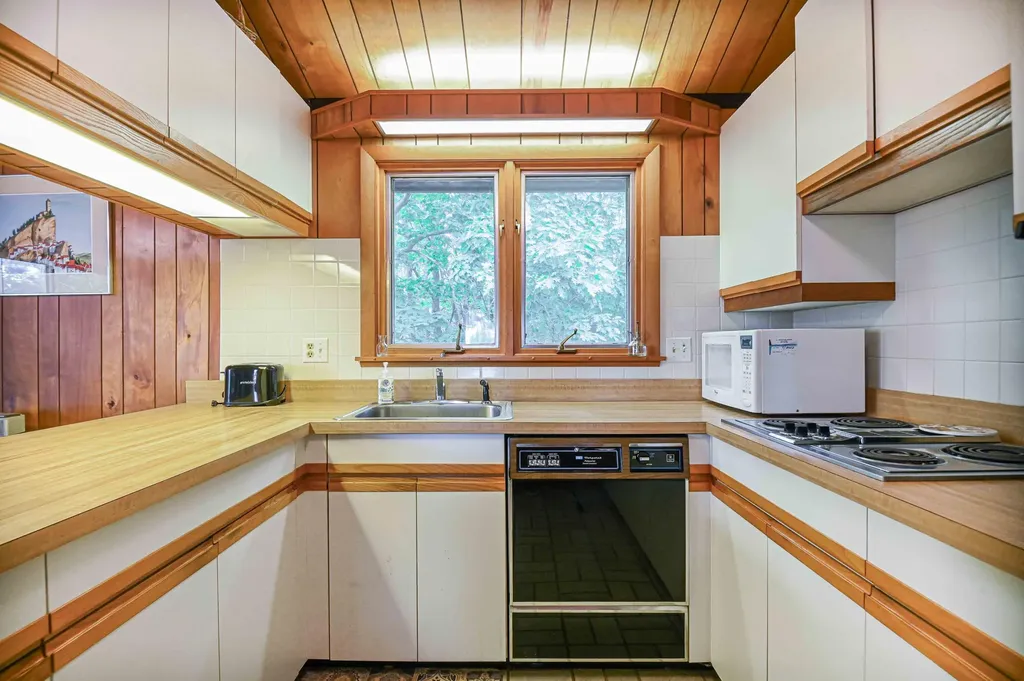 28 Ossipee Road York ME 03902