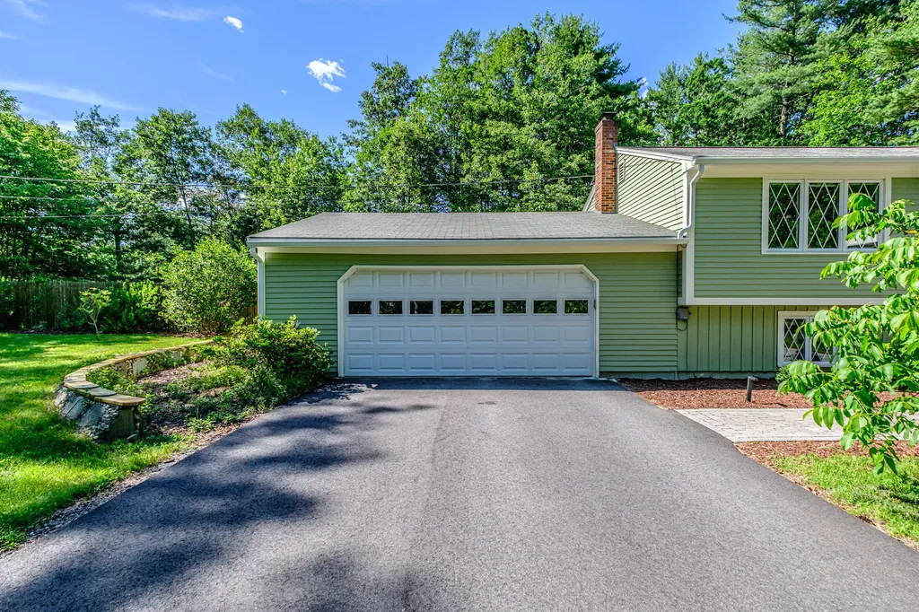 10 Lost Tree Lane Lyman ME 04002