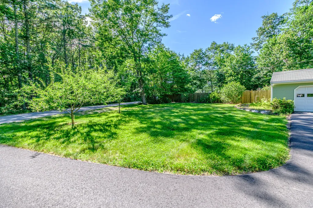 10 Lost Tree Lane Lyman ME 04002