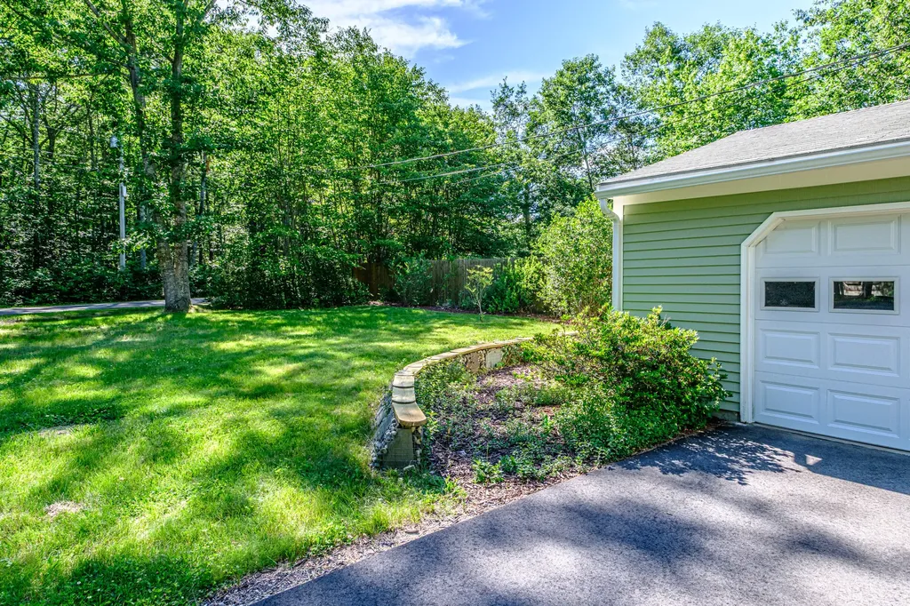 10 Lost Tree Lane Lyman ME 04002