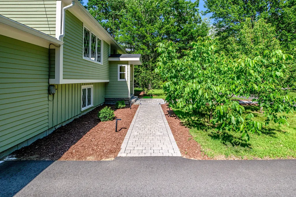 10 Lost Tree Lane Lyman ME 04002