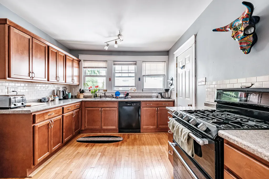 15 Longfellow Street Portland ME 04103