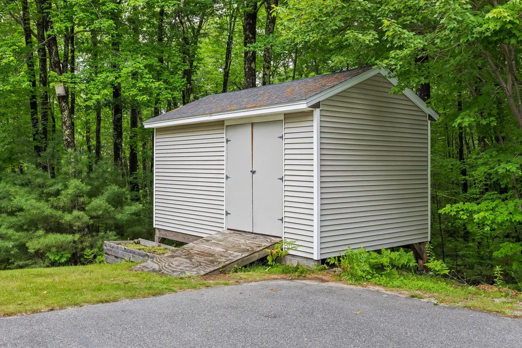 20 Ambrose Circle Gray ME 04039