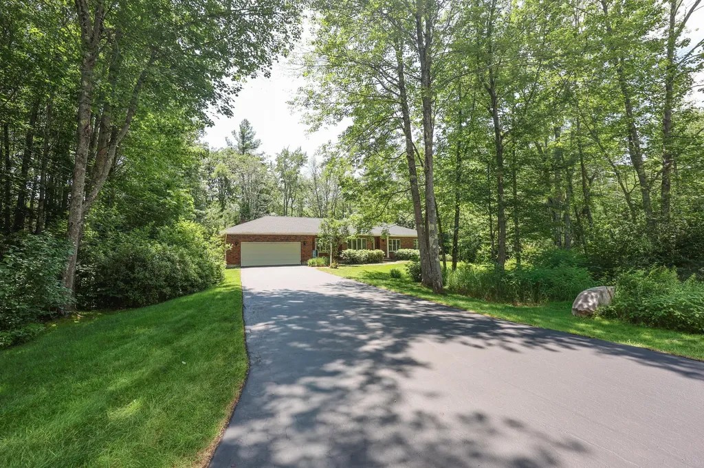 29 Rosewood Circle Kennebunk ME 04043